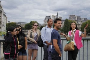 Paris: Marais without crowds. Guided Tour in a small group