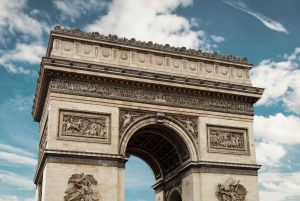 Paris: 6 hours PRIVATE tour in a van - photoshoot included
