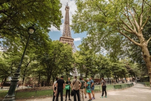 Pariisi: Eiffel-torni ja Notre Dame.