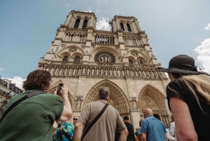 Pariisi: Eiffel-torni ja Notre Dame.