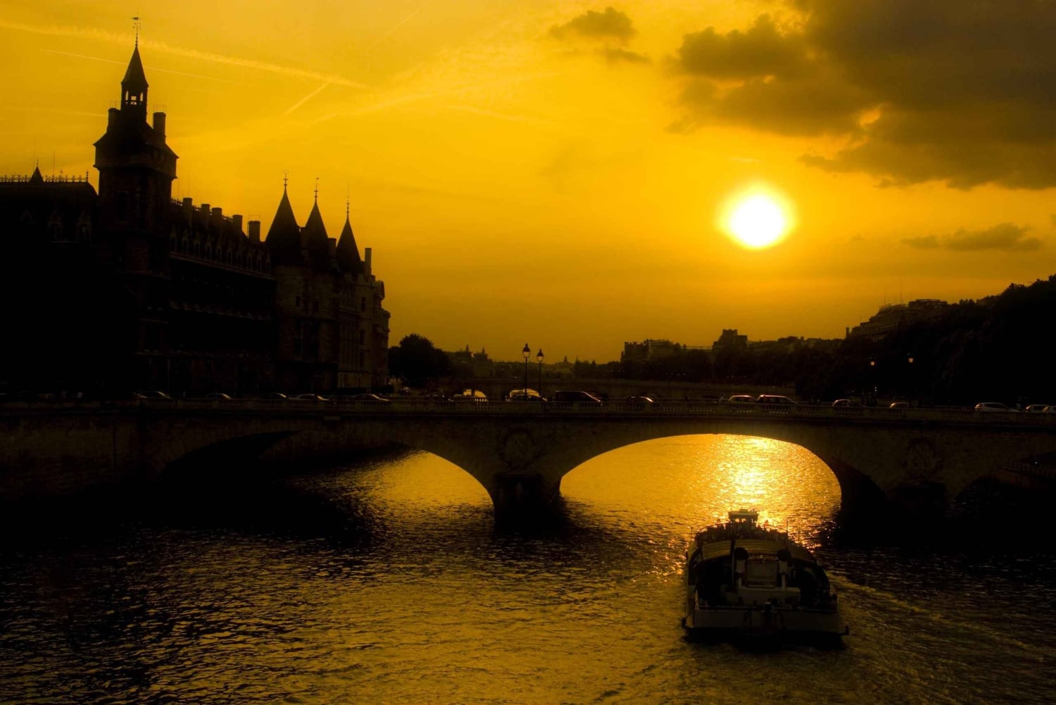 Paris: Ghosts, Legends & Mysteries Evening Walking Tour