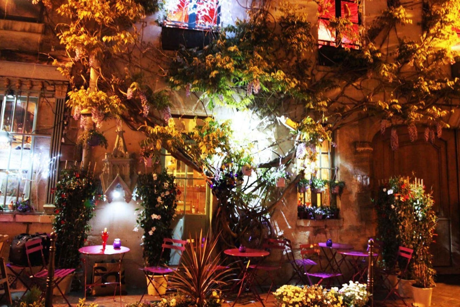 Paris: Ghosts, Legends & Mysteries Evening Walking Tour