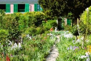 Paris: Giverny Gardens Day Trip with Professional Tour Guide
