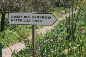 Paris: Giverny Gardens Day Trip with Professional Tour Guide