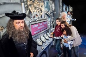 Париж: Музей восковых фигур Гревен и билеты на круиз по Сене