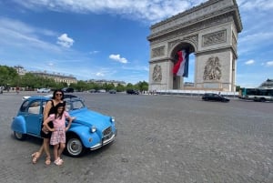 Paris: Guided City Highlights Tour in a Vintage French Car