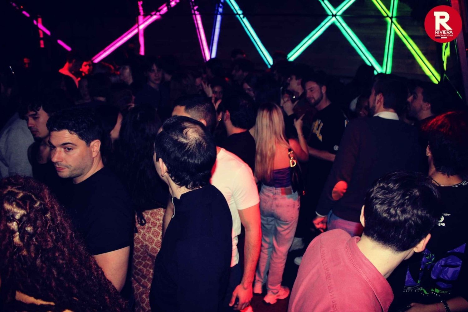 Pariisi: Opastettu uudenvuoden baarikierros drinkillä 2026