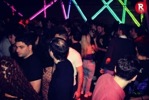 Pariisi: Opastettu uudenvuoden baarikierros drinkillä 2026