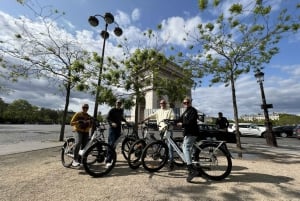 Paris: Guided Private E-bike Sightseeing Tour