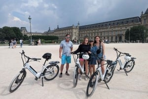 Paris: Guided Private E-bike Sightseeing Tour