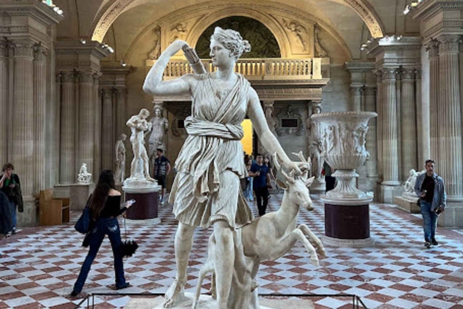 Parijs: Rondleiding in PORTUGESE in het Louvre-semi-privé