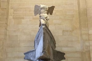 Parijs: Rondleiding in PORTUGESE in het Louvre-semi-privé