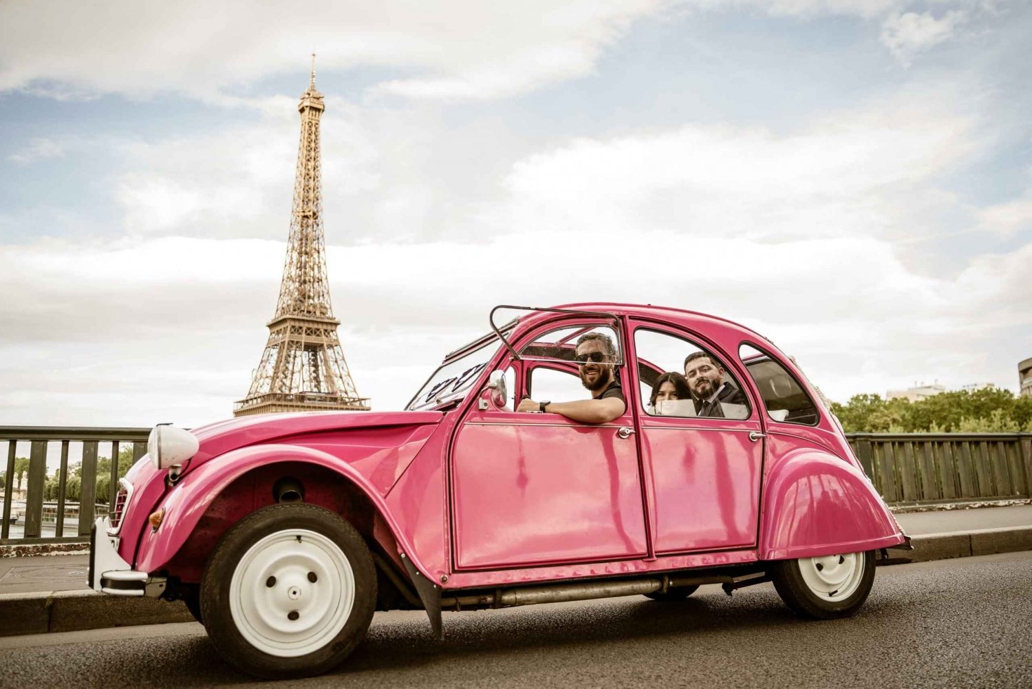 Paris : Half Day Private Tour In a Pink Citroën 2CV