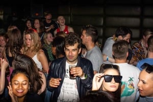 Paris : Tournée des bars d'Halloween avec shots et entrée en boîte de nuit