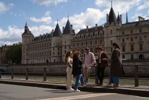 Paris Halloween Walking Tour: Ghost Stories (Small Group)