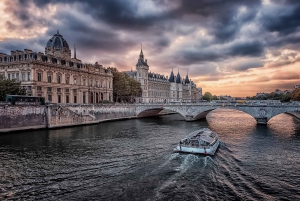 Paris Halloween Walking Tour: Ghost Stories (Small Group)