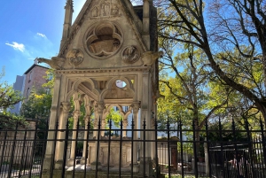Paris: Haunted Père Lachaise Cemetery Guided Tour