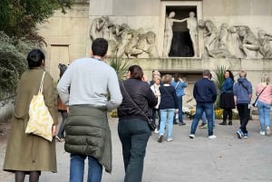 Paris: Haunted Père Lachaise Cemetery Guided Tour