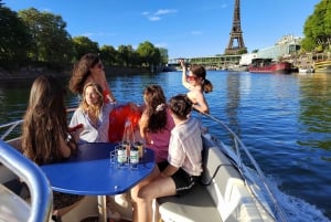 Paris: Private Boat Cruise on Seine River