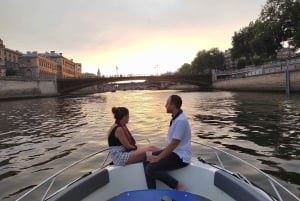 Paris: Private Boat Cruise on Seine River