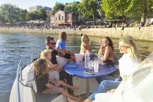 Paris: Private Boat Cruise on Seine River