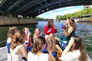 Paris: Private Boat Cruise on Seine River