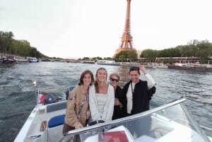 Paris: Private Boat Cruise on Seine River