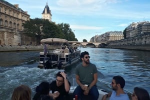 Paris: Private Boat Cruise on Seine River