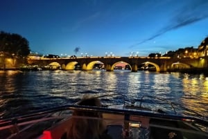 Paris: Private Boat Cruise on Seine River