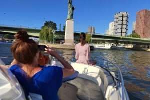 Paris: Private Boat Cruise on Seine River