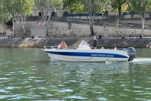 Paris: Private Boat Cruise on Seine River