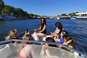 Paris: Private Boat Cruise on Seine River