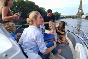 Paris: Private Boat Cruise on Seine River