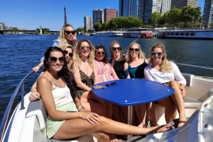 Paris: Private Boat Cruise on Seine River