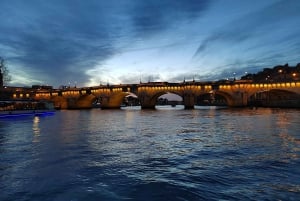 Paris: Private Boat Cruise on Seine River