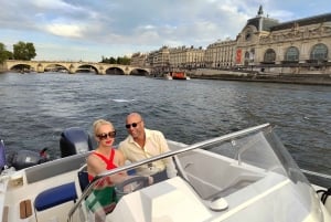 Paris: Private Boat Cruise on Seine River