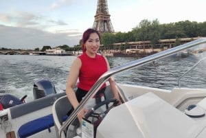 Paris: Private Boat Cruise on Seine River