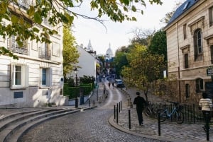 Paris: Hidden Gems of Montmartre with Local Guide