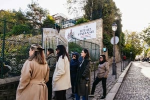 Paris: Hidden Gems of Montmartre with Local Guide