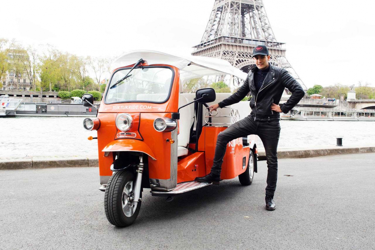 Paris Highlight Tour with an Electric TUKTUK (4 hours)