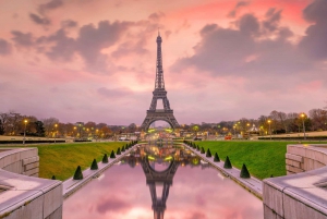 Paris: Highlights Self-Guided Scavenger Hunt and Tour