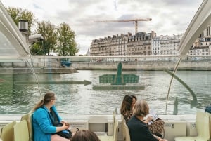 Parigi: Pass per la crociera Hop-on Hop-off sulla Senna con 9 fermate