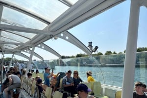 Parigi: Pass per la crociera Hop-on Hop-off sulla Senna con 9 fermate