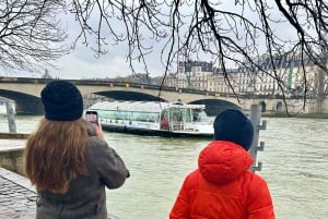 Parigi: Pass per la crociera Hop-on Hop-off sulla Senna con 9 fermate