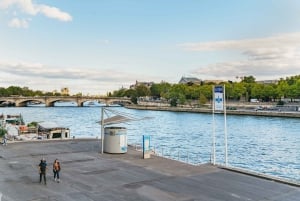 Paris: Hop-On Hop-Off Seine Cruise Pass with 9 Stops