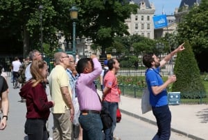 Paris: Notre Dame Outside Tour and Sainte Chapelle Ticket