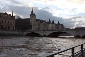 Paris in Winter: 3 days of adventure with a local guide