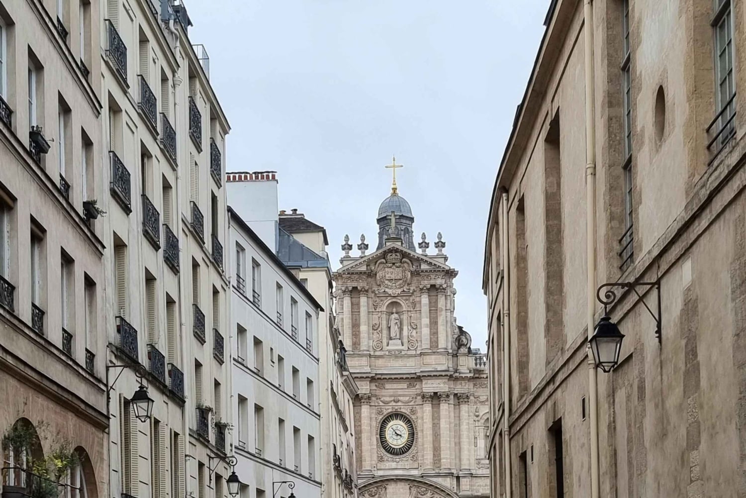 パリ・ル・マレ地区：伝統料理ツアー（食事付