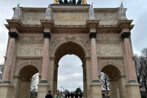 Paris : visite à pied sur le thème des légendes et des mystères avec un guide local