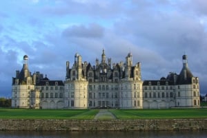 Paris: Loire Valley Chambord Castle, Wine Tasting & Lunch